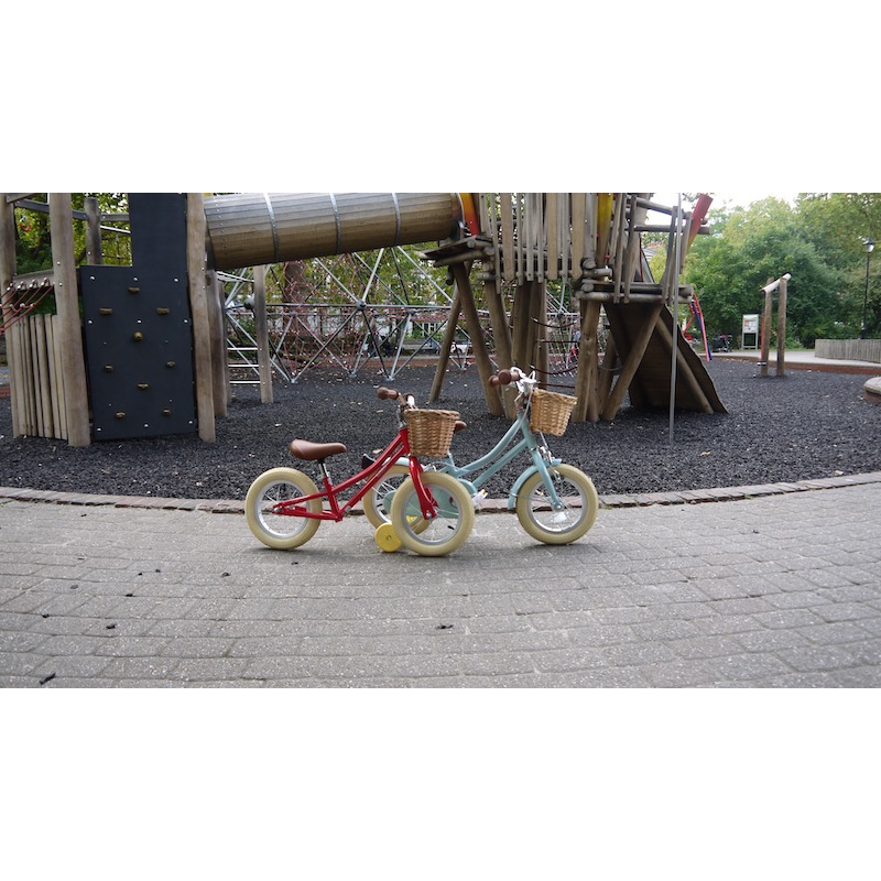 Bobbin Gingersnap balance bike Cerise